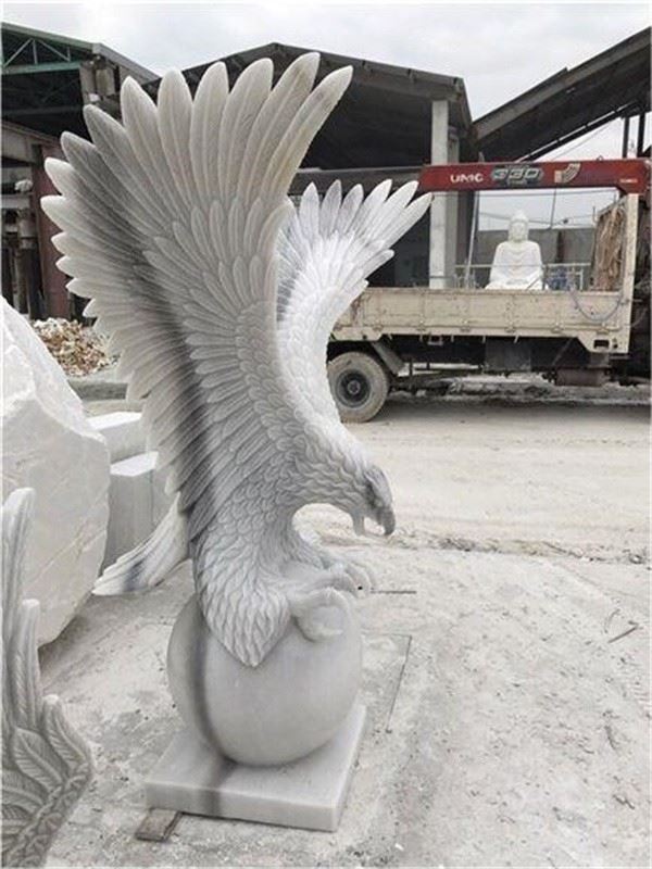 eagle stone statue